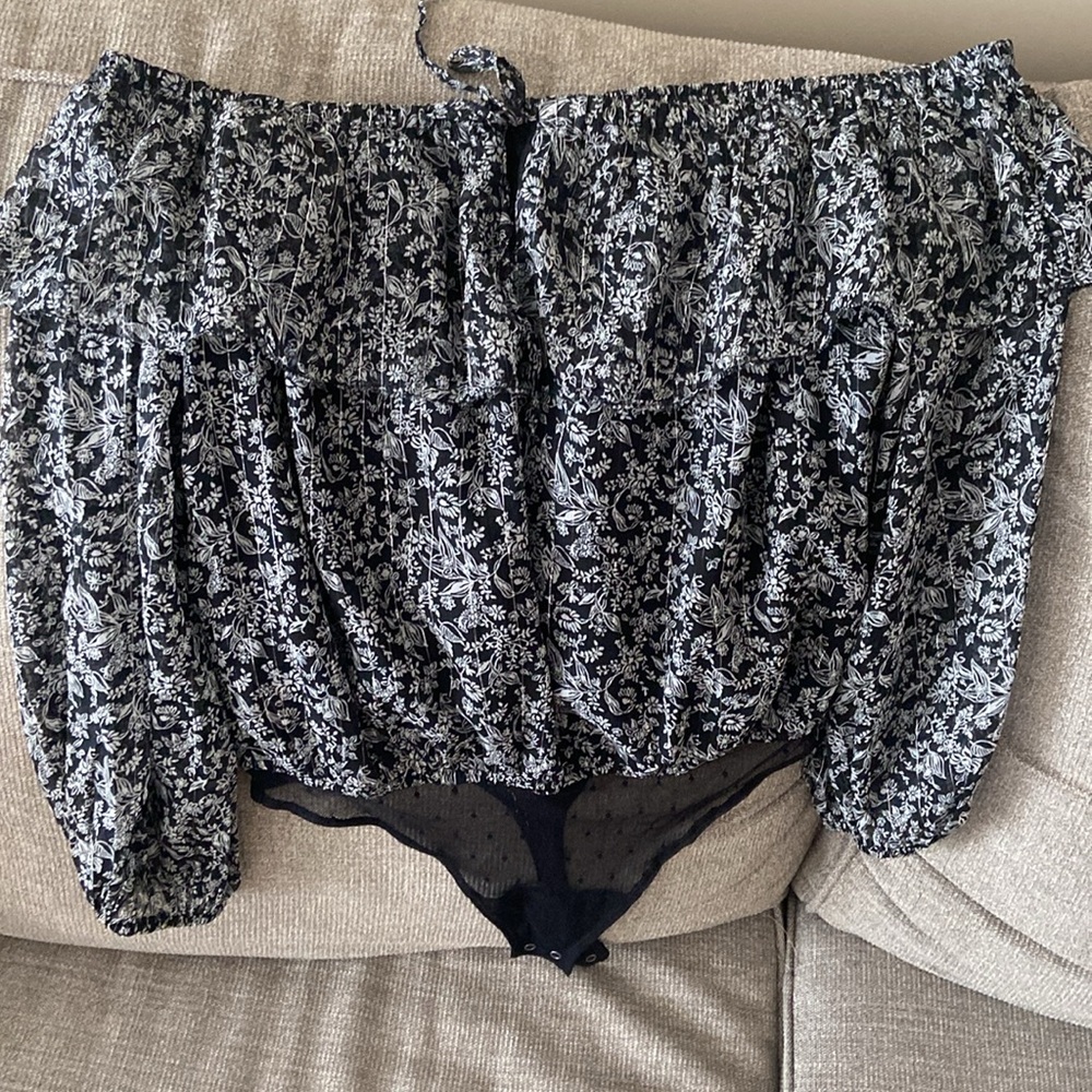 Abercrombie & Fitch off the shoulder body suit top